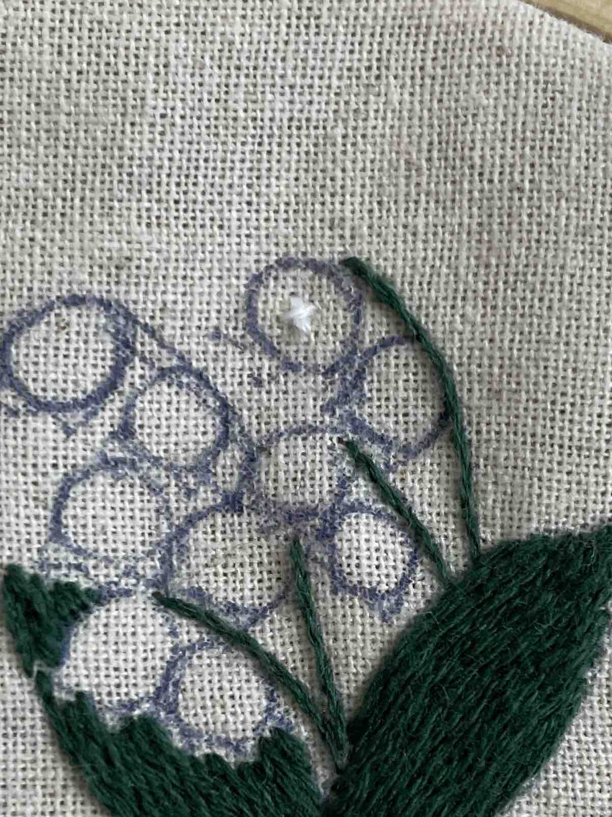 「すずらん」の刺繍飾りの作り方　サテンステッチ