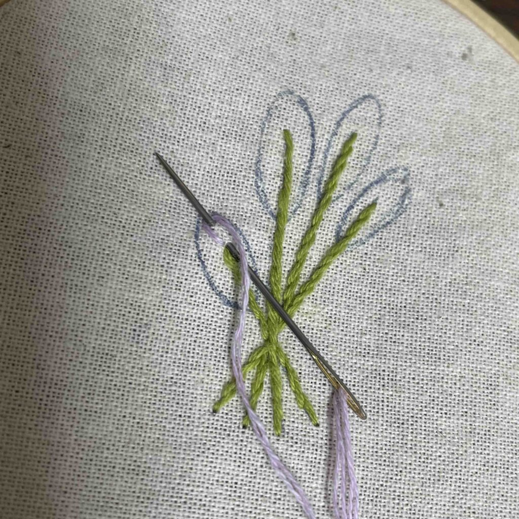 ラベンダーの刺繍飾りの作り方