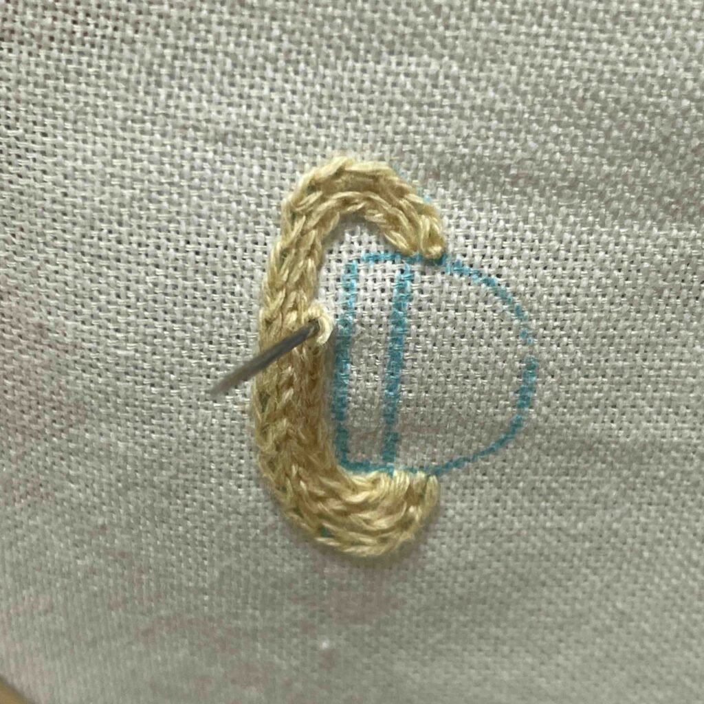 「麦わら帽子」の刺繍のやり方　チェーンステッチの方法